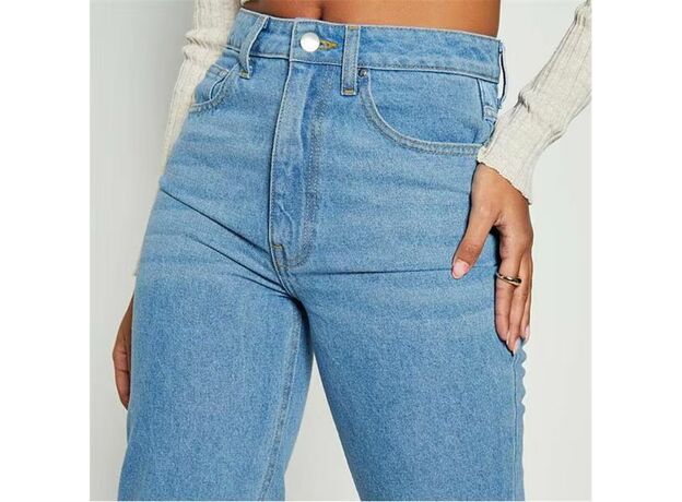 I Saw It First Ripped Knee Mom Jeans_3